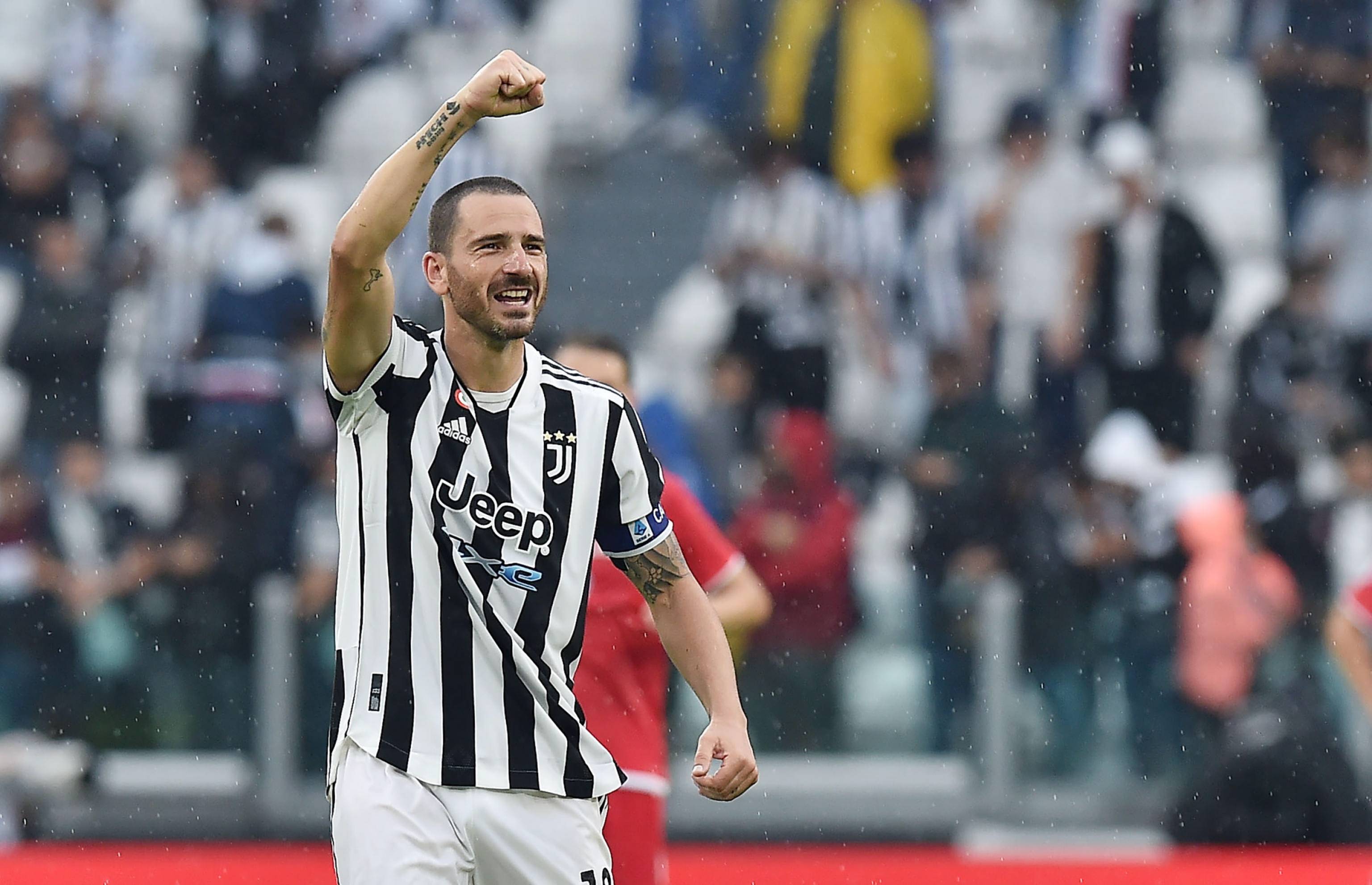 球队把对手三分线完全锁死