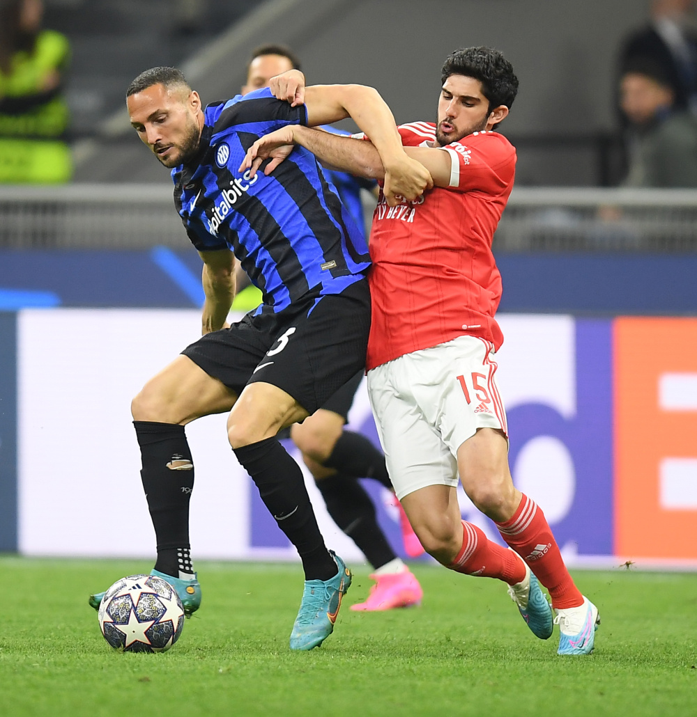 早报：皇马2-1阿拉维斯；曼城3-0水晶宫（今晨战报：皇马2-1阿拉维斯，曼城3-0水晶宫）