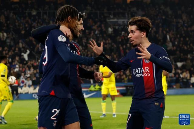 北青：36岁吴曦与上海申花续约1年，将随球队海外拉练（北青：36岁吴曦与申花续约一年 将随队赴海外拉练）