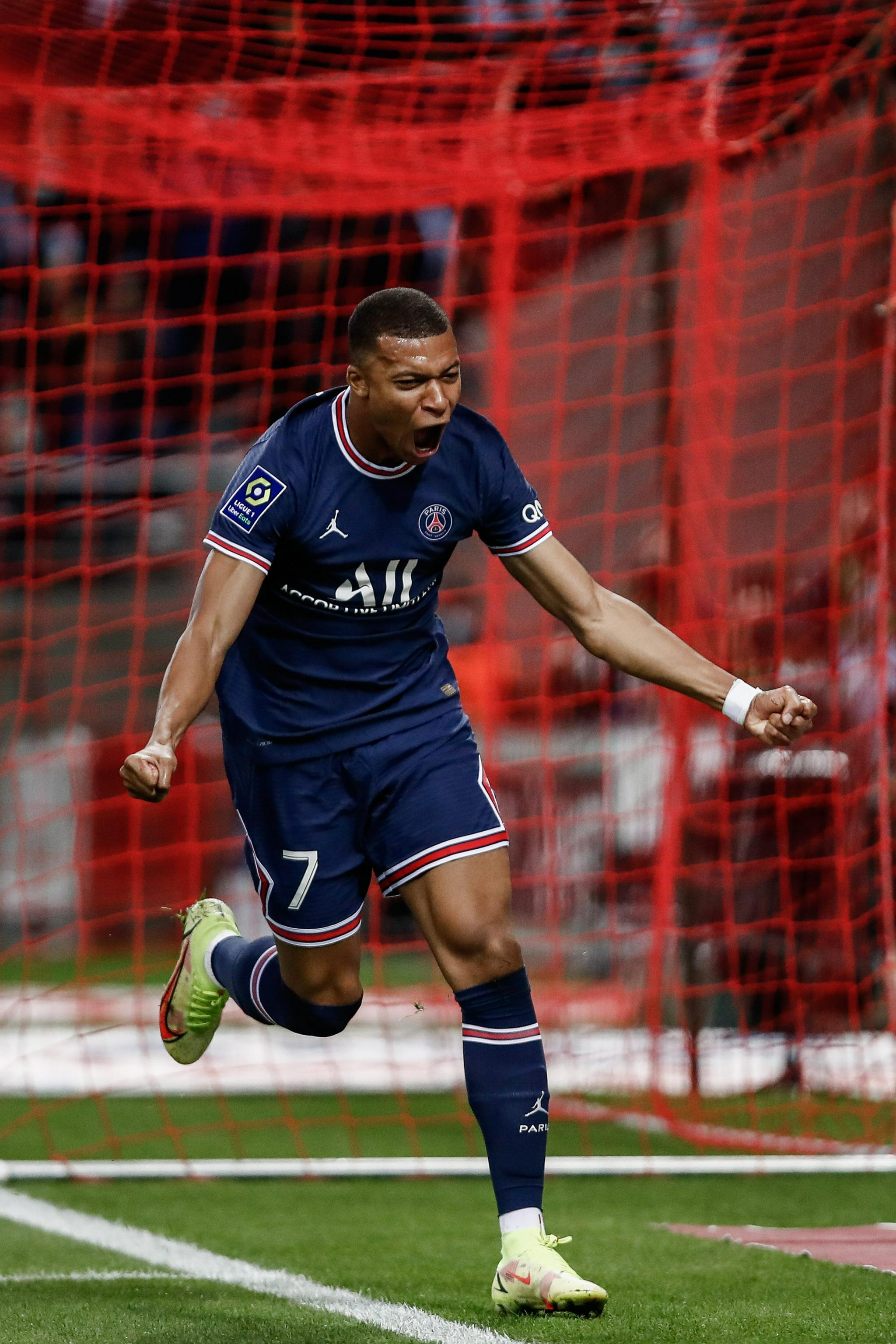 詹姆斯谈加冕庆祝：这辈子第一次这么张扬，今天需要这个时刻