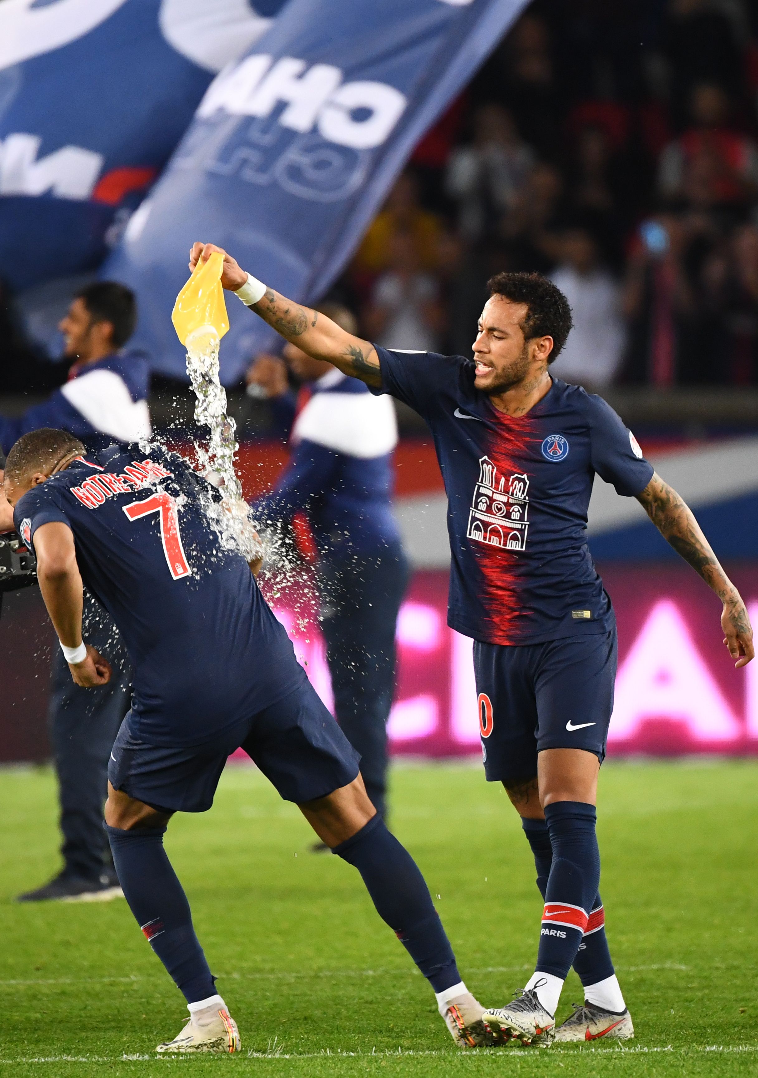 本赛季俱乐部双人组进球榜：凯恩+迪亚斯37球高居第一