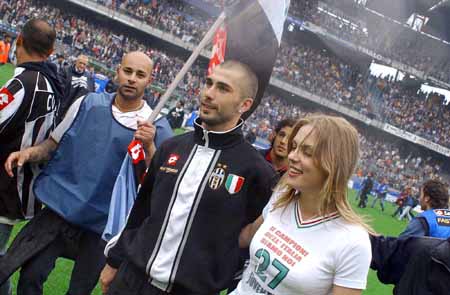 斯洛特谈萨拉赫替补：我们今天需要的肯定不止11名球员（斯洛特回应萨拉赫打替补：这场比赛靠的不止11个人）