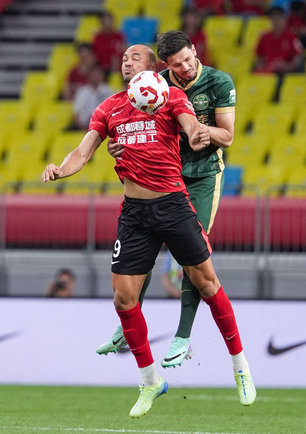 篮网爆冷胜绿军，三分雨浇灭凯尔特人反扑火焰