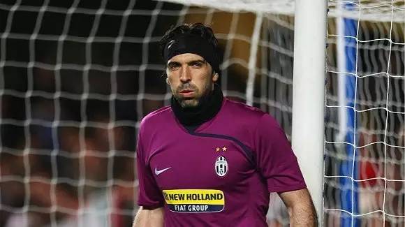 FC ONLINE｜中超争冠终章来袭！沪上双雄末轮定江山（FC ONLINE｜中超夺冠大结局将至：沪上双雄末轮一战定乾坤）