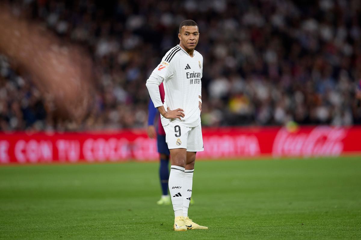 足球报：亚泰本赛季主要问题是资金不足，开局赛程也埋下伏笔（足球报：亚泰本季受困资金紧张，艰难开局赛程埋下隐患）