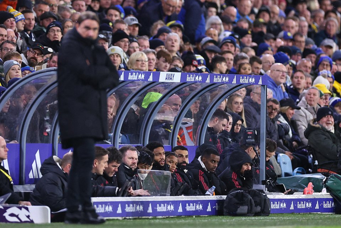 世体：巴萨要在1月15日前提交滕森的伤势报告，以注册新球员（世体：巴萨须在1月15日前递交滕森伤情报告，方可完成新援注册）