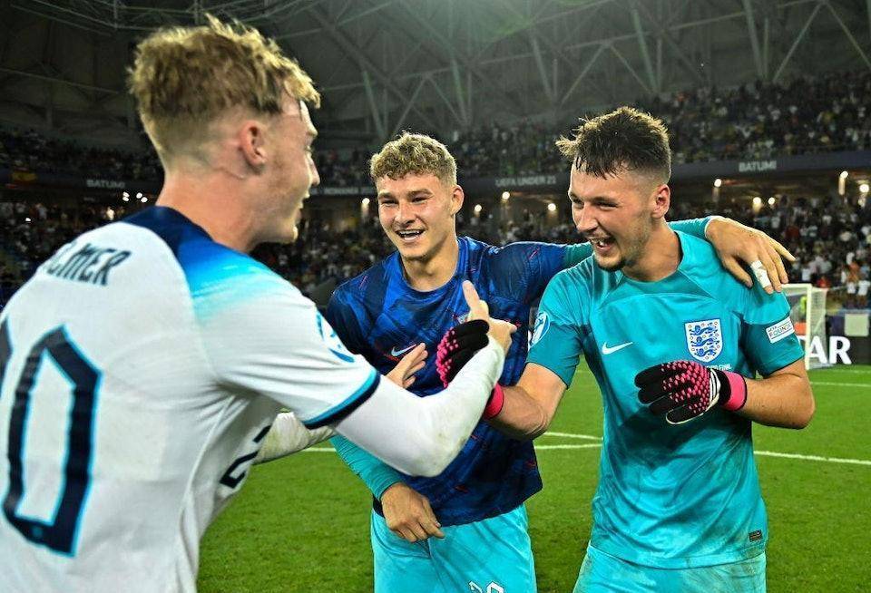 克罗斯评选历史最佳阵：C罗、大罗、小罗锋线，梅西前腰（克罗斯评出史上最佳阵容：C罗、大罗、小罗三叉戟，梅西司职前腰）