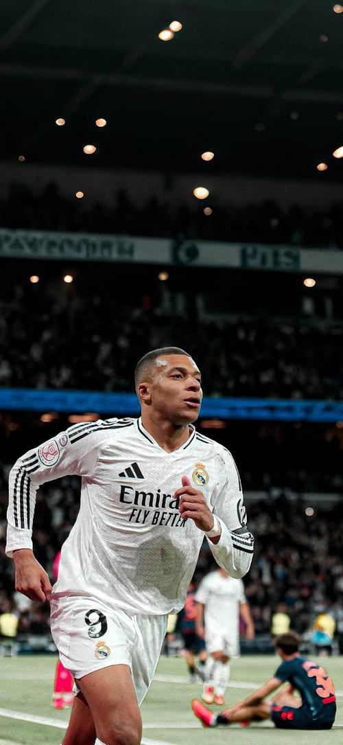 邮报：吉达联合准备给B费提供2600万镑的年薪（据邮报，吉达联合为B费开出2600万英镑年薪）