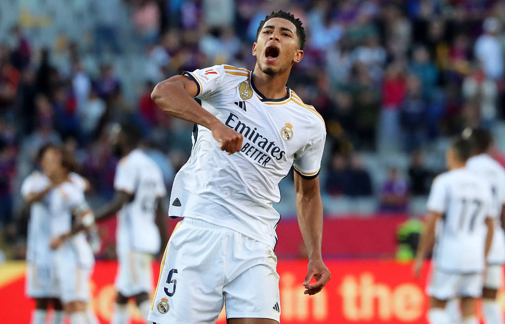 近8次代表西班牙出战正式比赛，奥亚萨瓦尔贡献7球6助攻