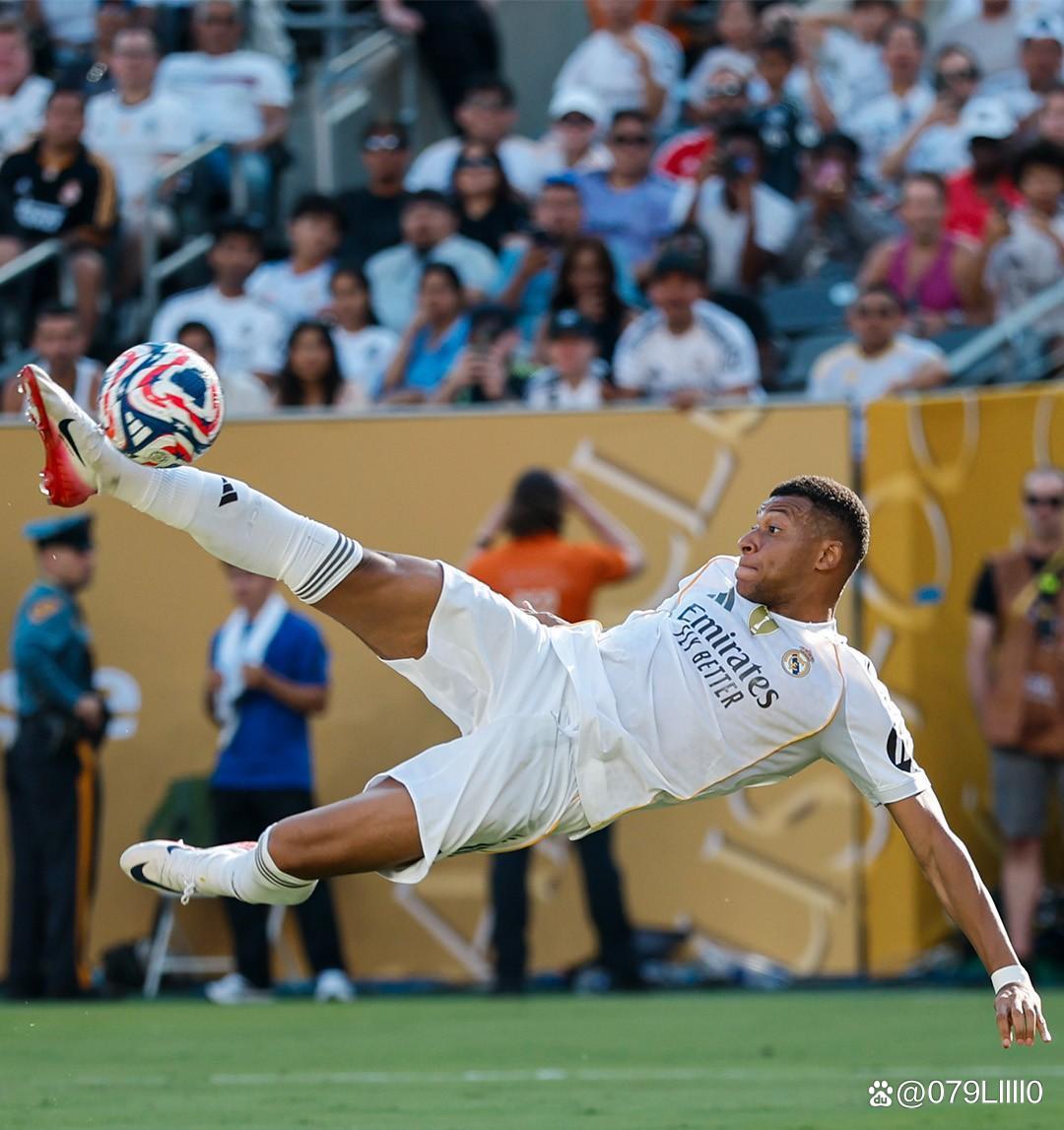 费尔斯新秀赛季连续21场比赛得分上双，超越锡安排在队史第一