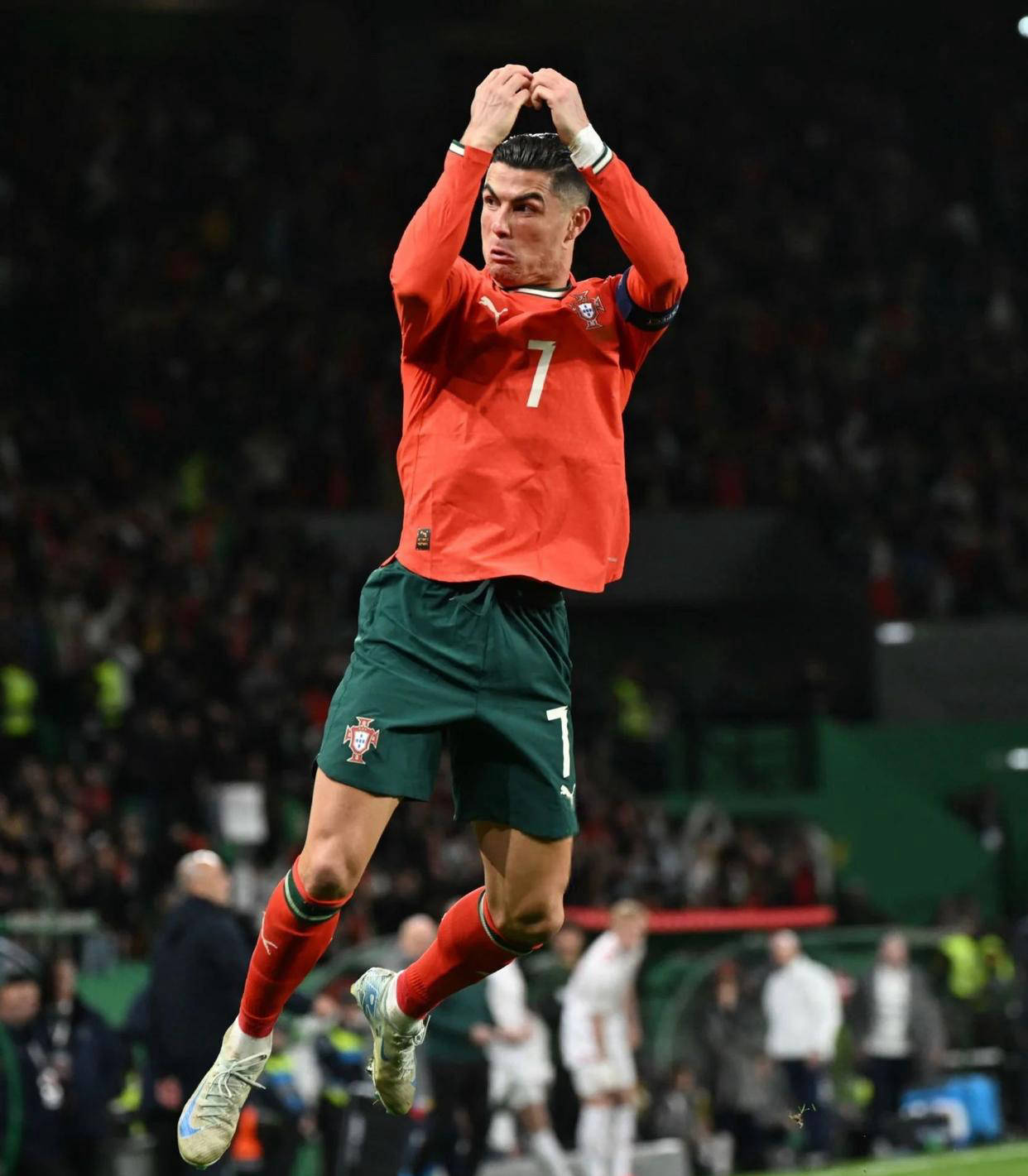 里维拉：10号位球员已经消失；莱奥非常出色应该让他安静踢球