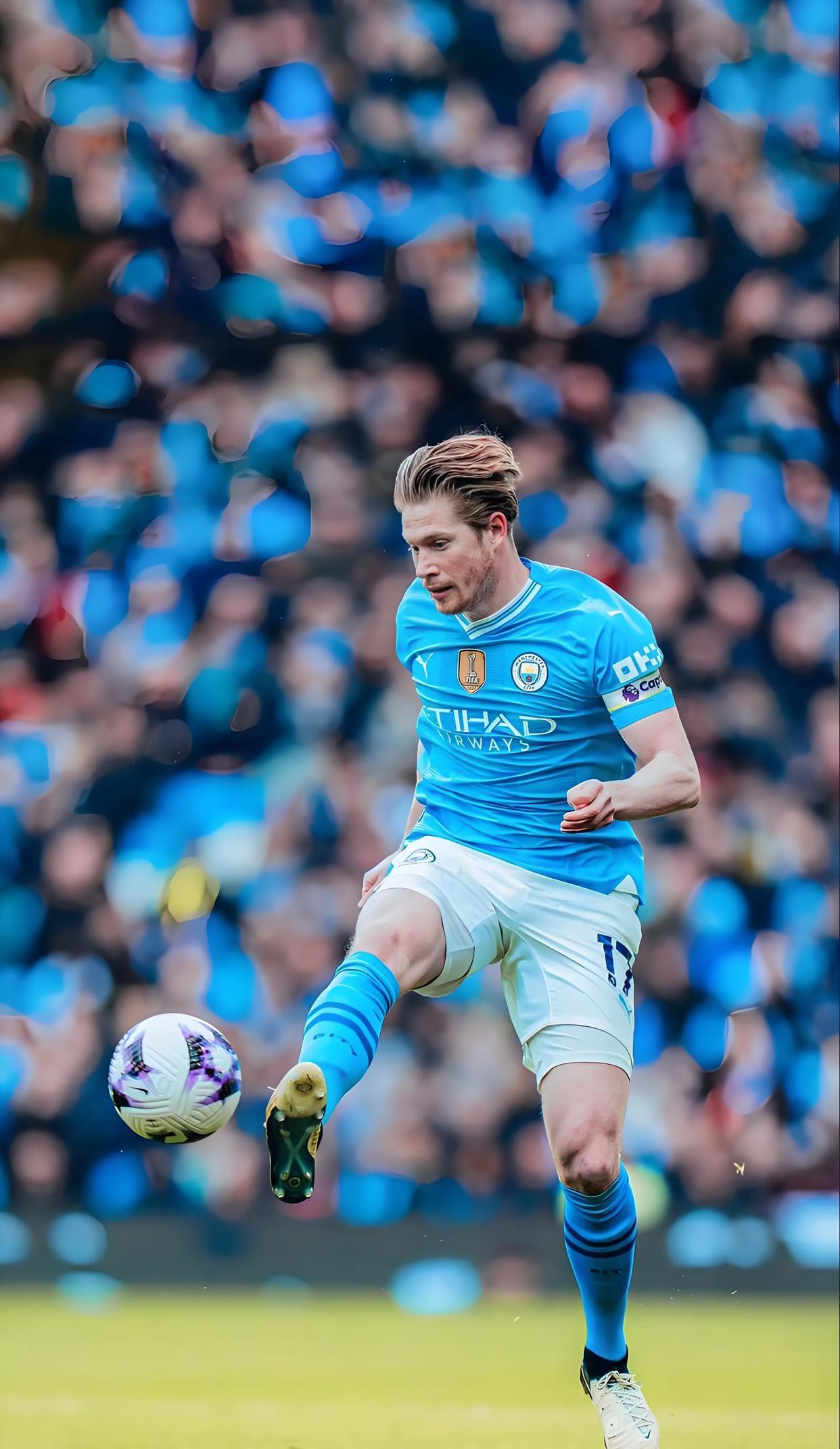 纳格尔斯曼与女友参加马拉松节目，呼吁为慈善活动捐款