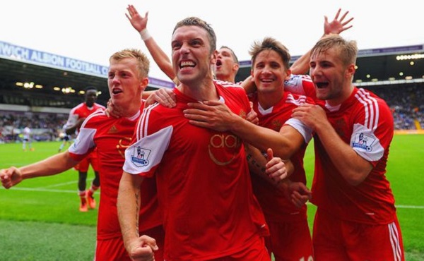 普拉蒂尼等尤文传奇与一线队见面，并参观海瑟尔惨案纪念碑