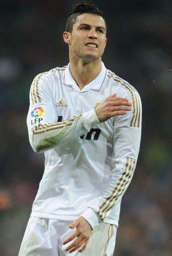 意甲战报：劳塔罗、图拉姆、恰尔汗奥卢破门，国米4-0科莫（意甲：国米4-0大胜科莫，劳塔罗、图拉姆、恰尔汗奥卢先后建功）